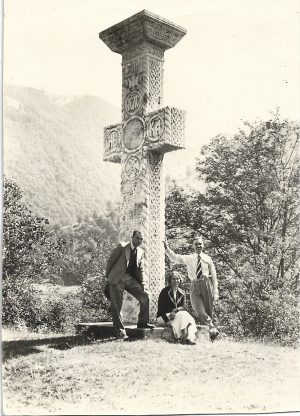 Crucea din piatră de la Mănăstirea Turnu, anii 1930