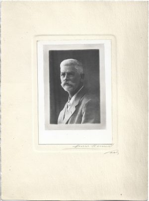 George Dobrin, avocat apărător al memorandiștilor, primul prefect al județului Caraș, studio Henri Manuel, Paris