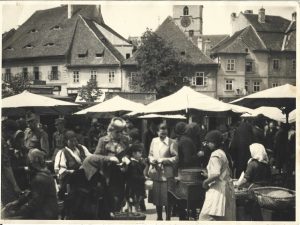 Piață la Sibiu, anii 1930-40, fotografie de dimensiuni mari
