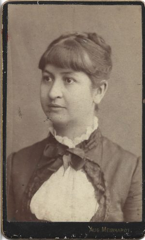 Portret de femeie, 1886, studio Meinhardt, Sibiu