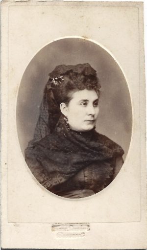 Maria Isvoranu fostă Toma Bagdat, studio Franz Duschek, Bucurest