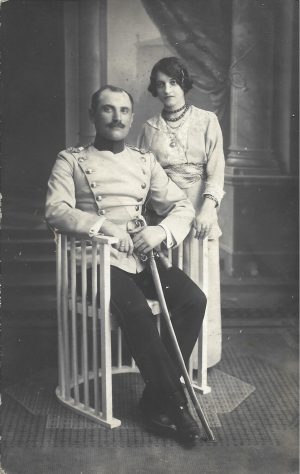 Locotenent român în uniformă model 1895, cu sabie, 1914, Bârlad