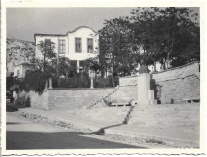 Statuia Reginei Maria din piața primăriei din Balcic, anii 1930