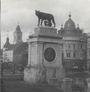 Lupa Capitolina din Cluj în poziția inițială, perioada interbelică
