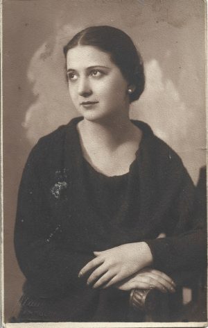 Femeie, studio Munteanu, Câmpulung Muscel, perioada interbelică
