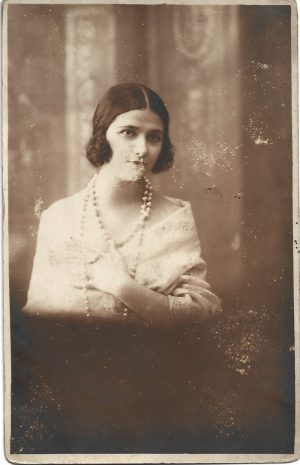 Portret de femeie, Burdujeni, 1925