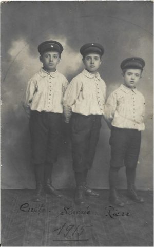 Băieți în uniformă, 1915, România