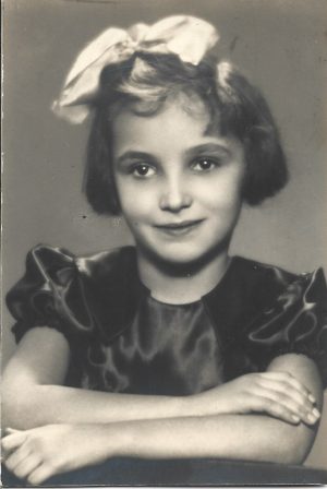 Portret de fetiță, România, perioada interbelică