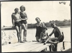 În costume de baie, România, perioada interbelică