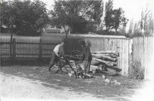 Țărani la tăiat de lemne, România, fin de siècle