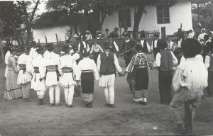 Țărani români în port popular, 1903, Vechiul Regat