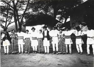 Țărani români în port popular, 1903, Vechiul Regat