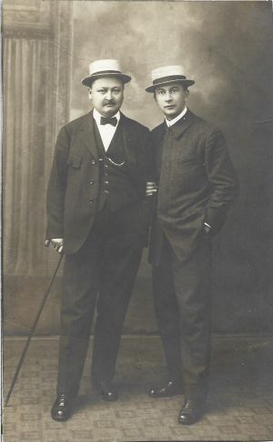 Domni cu canotiere, 1916, România