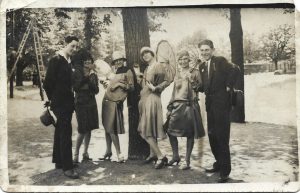 Tinere, 1929, București