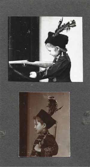 Copii în uniforme de cavalerie, cu puști de jucărie, România, fin de siècle, lot de 3 fotografii