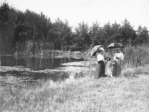 Doamne cu umbrele, România, fin de siècle