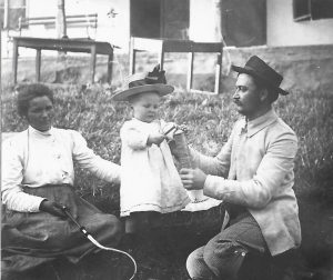 Fotografie cu copil, România, fin de siècle