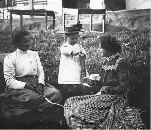 Fotografie cu copil, România, fin de siècle