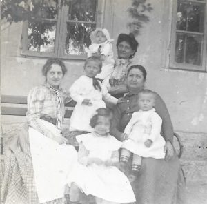 Femei cu copii, România, fin de siècle