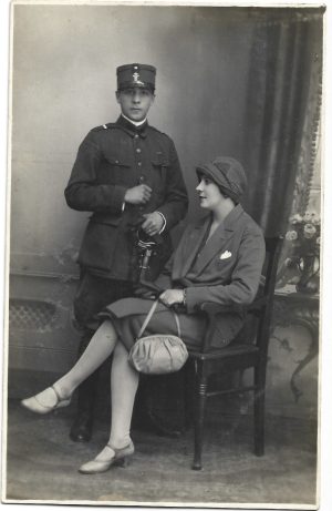 Sublocotenent român cu sabie, anii 1920, Foto Carmen Sylva F Gross, București