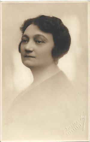 Portret de femeie, 1929, București