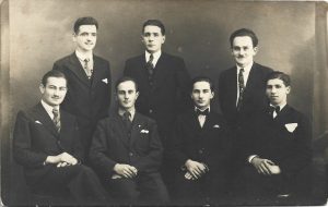 Fotografie de grup, studio Mysz, Sibiu, perioada interbelică