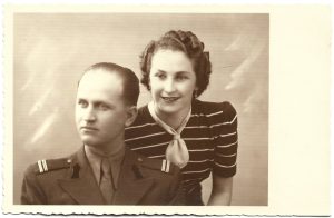 Ofițer român și femeie, 1942, studio Bach, Alba Iulia