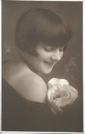 Portret de tânără, studio Béla és Both Mária, Târgu Mureș, 1928