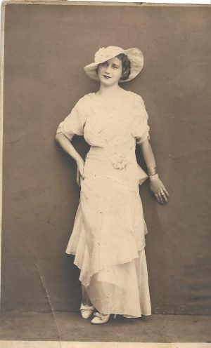 Femeie, 1934, București