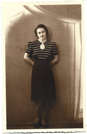 Femeie, 1942, studio Bach, Alba Iulia