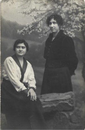 Femei, 1919, studio Buzdugan, București