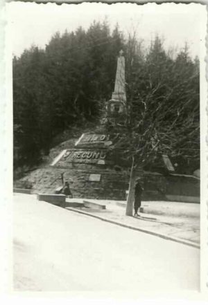 Monumentul eroilor români din Primului Război Mondial de la Brezoi, județul Vâlcea, anii 1940