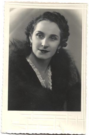 Portret de femeie, 1945, studio Bach, Alba Iulia