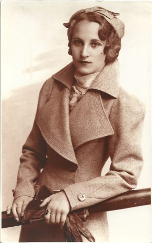 Femeie, 1937, studio Chevallier, Piatra Neamț