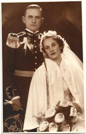Ofițer român și femeie, 1939, studio Chevallier, Piatra Neamț