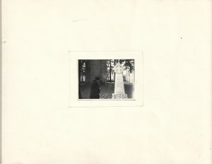 Veturia Goga la troița familiei Goga de la Rășinari, luna mai 1943