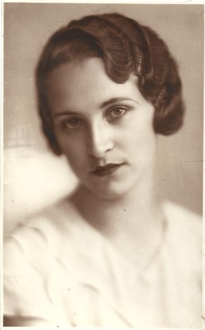 Portret de femeie, 1936, studio Chevallier, Piatra Neamț