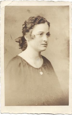Portret de femeie, studio Emil Fischer, Sibiu