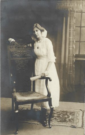 Tânără, România, cca anul 1912