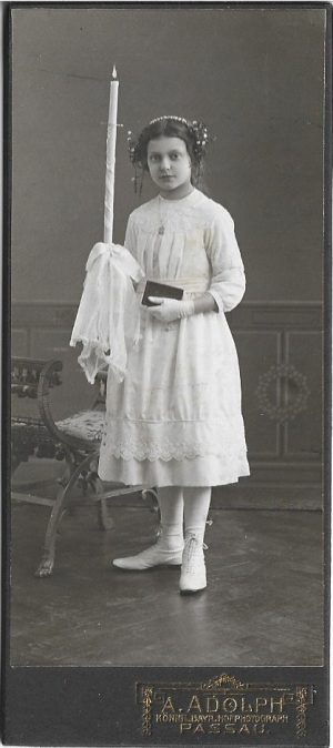 Tânără, studio Adolph, Passau