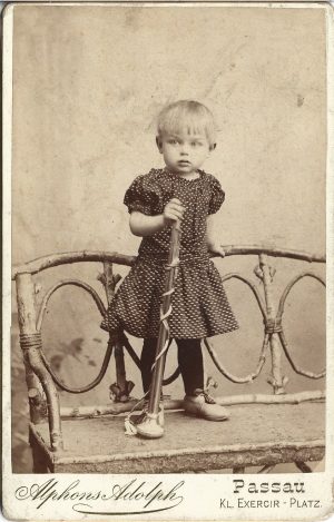 Fetiță, studio Alphons Adolph, Passau