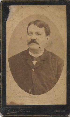 Portret de domn, atelier Ioan Niculescu, fost fotograf al Poliției (1878 - 1895)