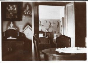 Interior de locuință, România, perioada interbelică