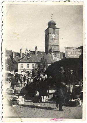 Piața Mică din Sibiu cu magazinul de zarzavaturi și fructe sudice La colțul eftin M Gavrilă, 1937