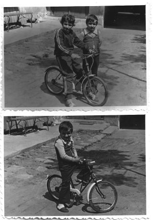 Copii cu bicicletă Komet, România, perioada comunistă, lot de 2 fotografii