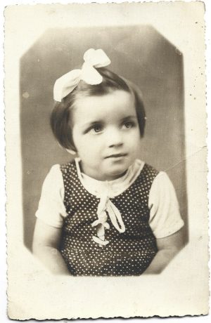 Fetiță, 1943