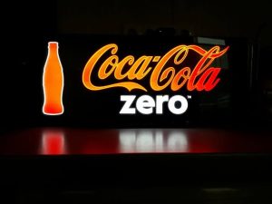 Reclamă luminoasă Coca-Cola Zero
