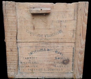 Ladă din lemn cu inscripția Societatea Danubiana, Fabrică și rafinărie de zahăr, Roman, Giurgiu, Sascut - Danubiana, Zahăr cubic dublu rafinat, perioada interbelică