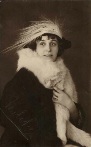 Doamnă cu guler din blană de vulpe, 1922, studio Szilágyi, Târgu Mureș