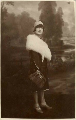 Doamnă cu guler din blană de vulpe, 1928, studio Foto Plastica, București